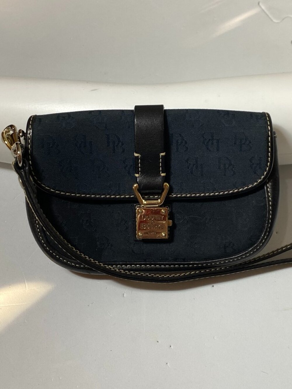 VINTAGE DOONEY & BOURKE 1975 Signature Monogram Flap Wristlet Clasp Clutch Navy